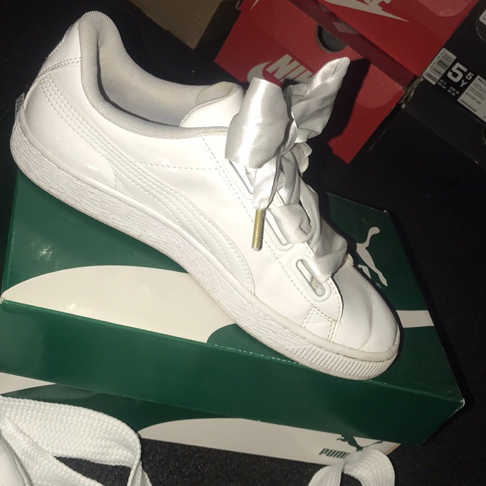 Basket Heart Patent Pumas